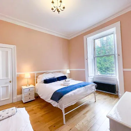 Apartment Remarkable 5br Townhouse With Garden, Sleeps 12 *