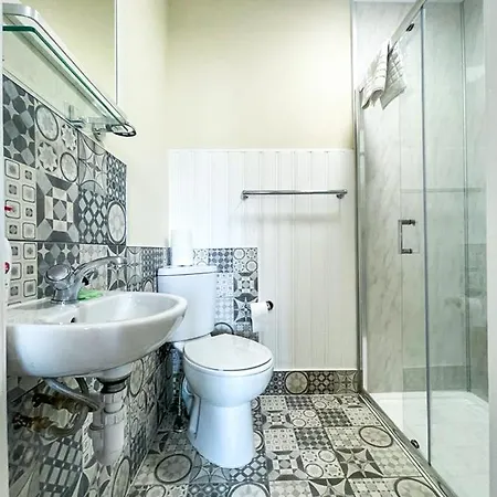 Remarkable 5br Townhouse With Garden, Sleeps 12 Apartment *