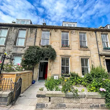 Apartment Remarkable 5br Townhouse With Garden, Sleeps 12