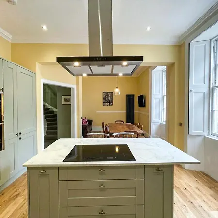 Remarkable 5br Townhouse With Garden, Sleeps 12 Apartment Edinburgh