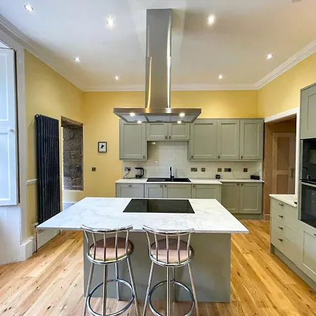 Remarkable 5br Townhouse With Garden, Sleeps 12 Apartment *