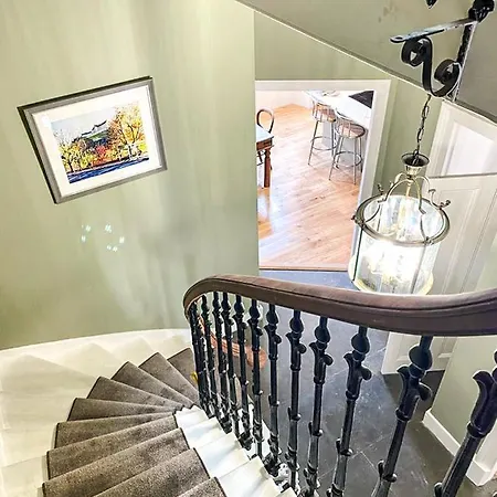 Remarkable 5br Townhouse With Garden, Sleeps 12 Apartment Edinburgh