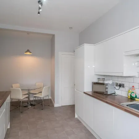 Apartment Pass The Keys Renovated And Spacious 2beds Flat In Quiet Area