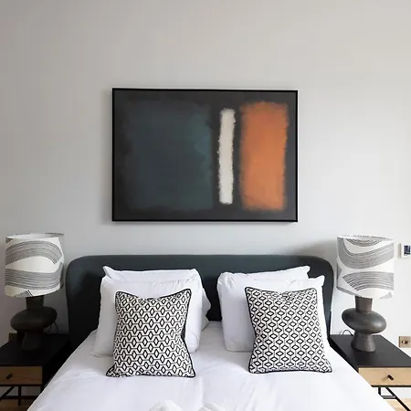 Dragon Luxury Serviced At Alva Street *