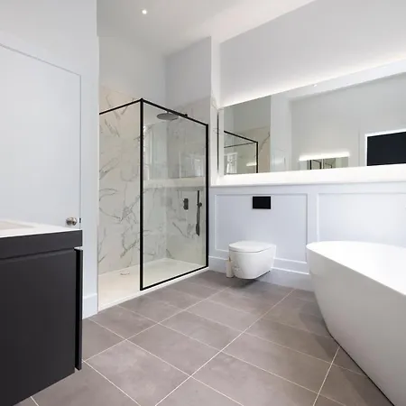 Dragon Luxury Serviced At Alva Street