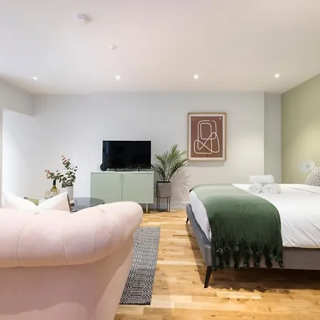 Dragon Luxury Serviced At Alva Street