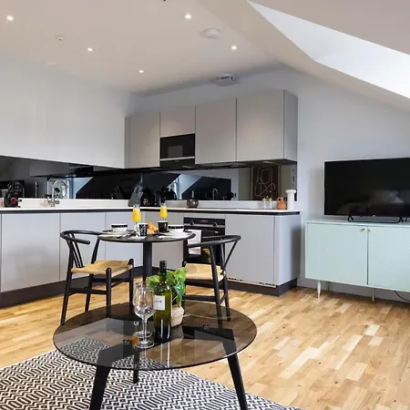 Dragon Luxury Serviced At Alva Street *