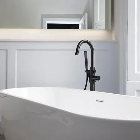 Dragon Luxury Serviced At Alva Street *