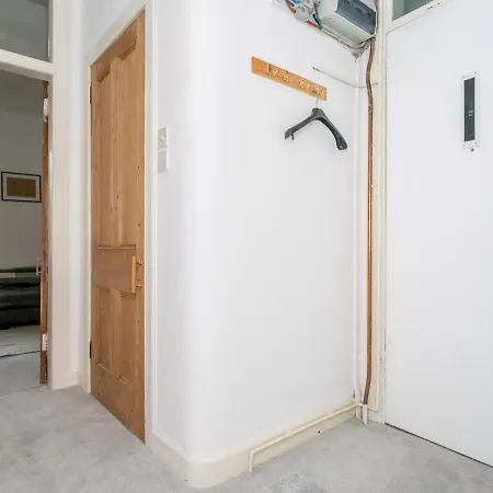 アパート Pass The Keys Renovated 2bed Flat In Quiet Area Near The Meadows