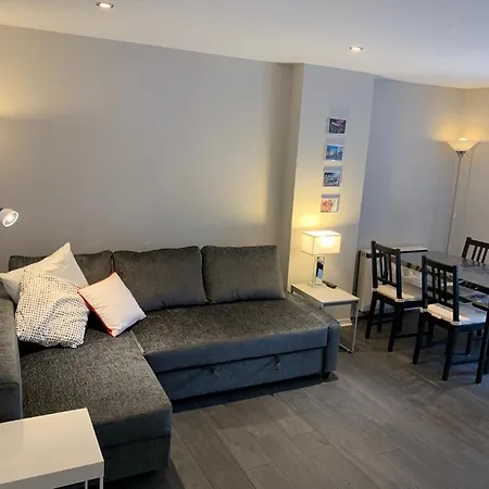 Апартаменты Lovely Ground Floor In Great Location At The Shore, *