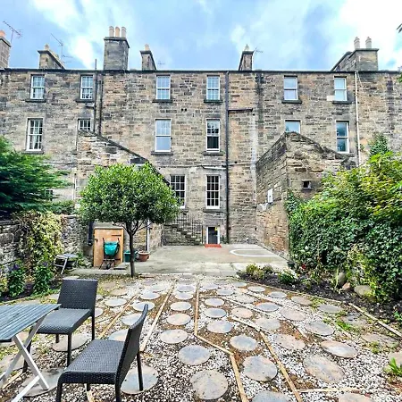 Apartment Remarkable 5br Townhouse With Garden, Sleeps 12 Edinburgh