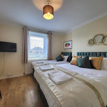 4 Bedrooms By Sensational Short Lets & Serviced *