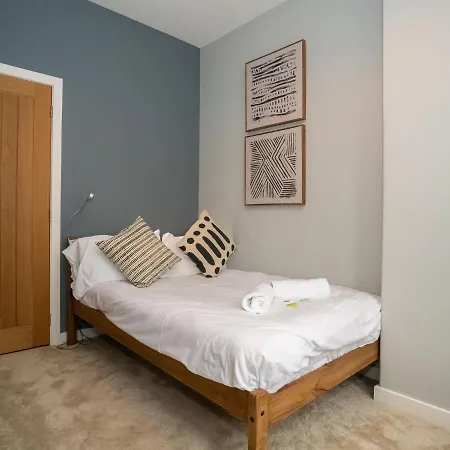 Pass The Keys Stunning 3 Bed Loft Style With Free Parking Lägenhet