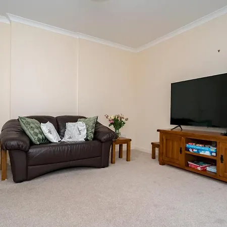 Pass The Keys Chic 2bed Flat With Stunning Views And Free Parking *