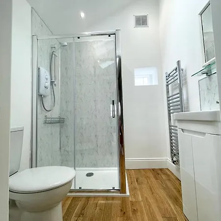 Remarkable 5br Townhouse With Garden, Sleeps 12 *