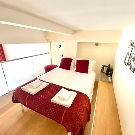 Royal Mile Mansions By *