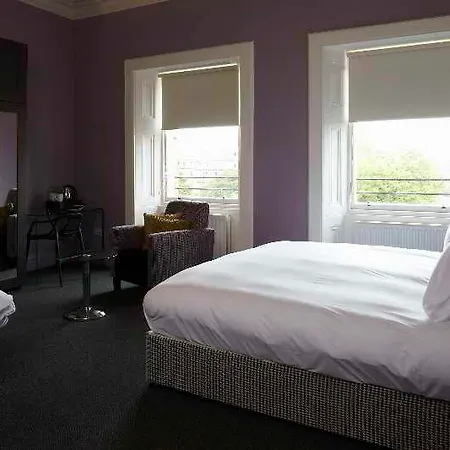 B+B Edinburgh Отель