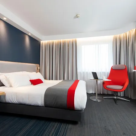 Express West By Ihg Hotel