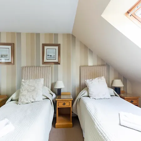 Arden Guest House, Craigmillar Castle