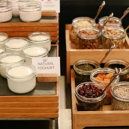 Nira Caledonia Эдинбург