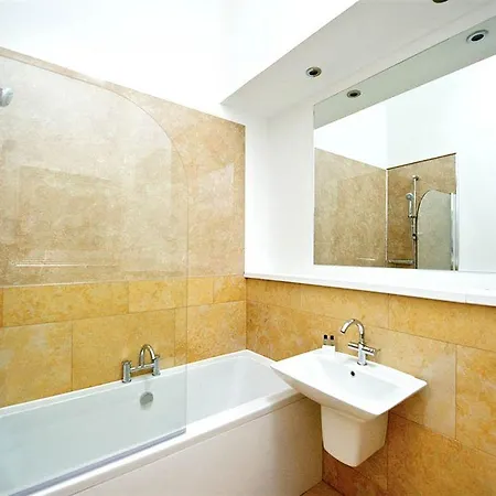 Staycity West End Hotel 4*