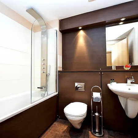 Staycity West End Hotel