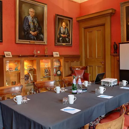 Hill Place فندق 4*