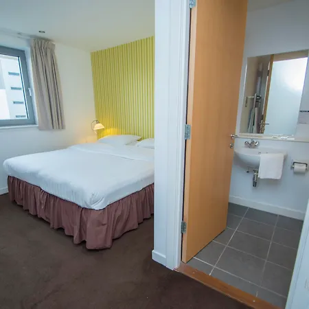 Ocean Serviced Aparthotel 4*
