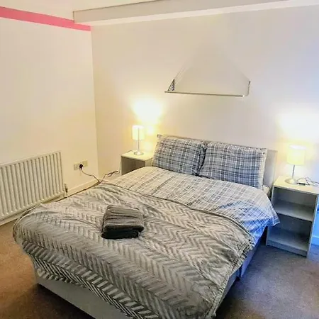 Apartment Modern Spacious 3 Bedroom Centre - Free Parking - Private Balcony - Excellent Service Edinburgh