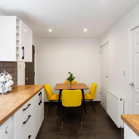 Stylish 3 Bed Abode-parking And Garden * Edinburgh