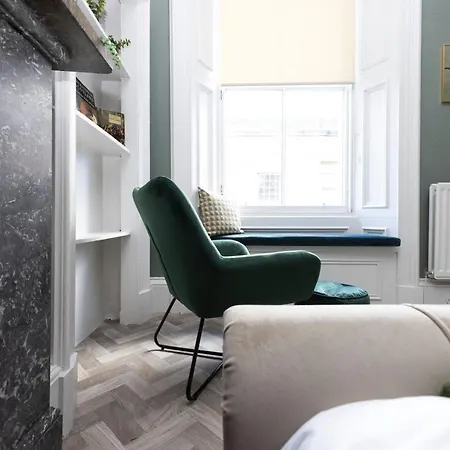 Joivy Homely By St Giles With Desk 아파트