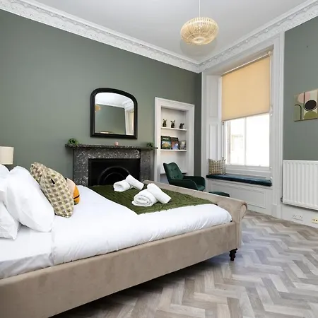 아파트 Joivy Homely By St Giles With Desk