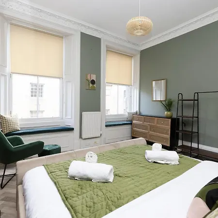 아파트 Joivy Homely By St Giles With Desk