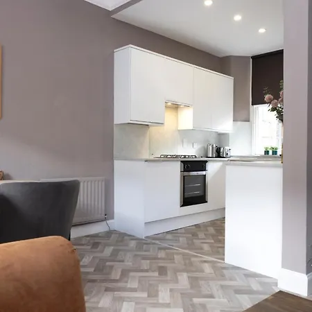 아파트 Joivy Homely By St Giles With Desk