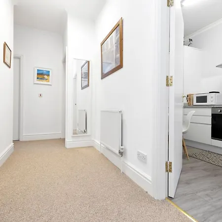 Joivy Modern Flat On Rose Street شقة إدنبرة