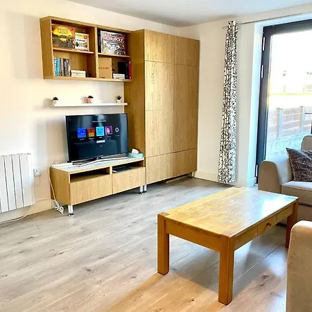 Modern With Private Terrace Apartment Edinburgh