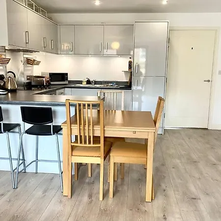 Modern With Private Terrace Edinburgh