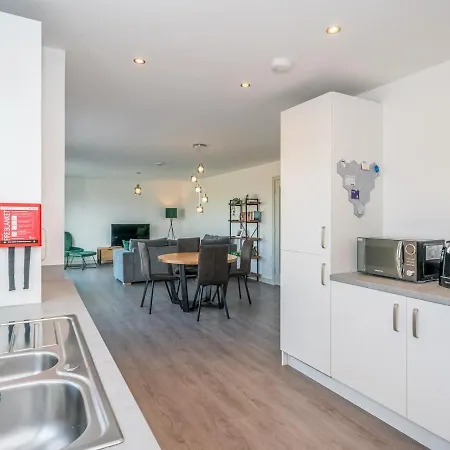 Modern 3bed Flat With Free Parking And Stunning Views