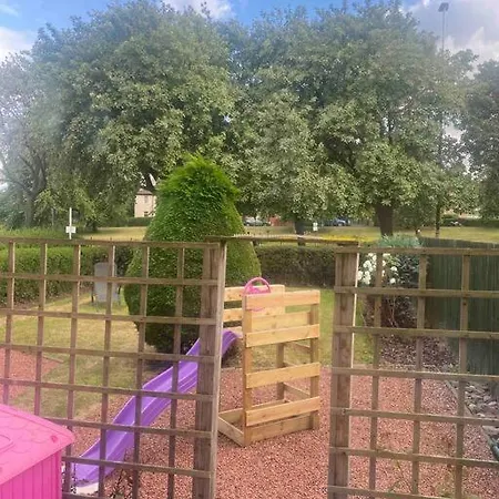 Lovely 2 Bedroom With Private Garden