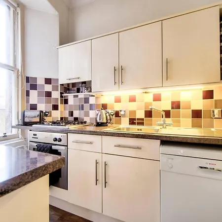 Joivy Lovely Flat On The Royal Mile Edinburg