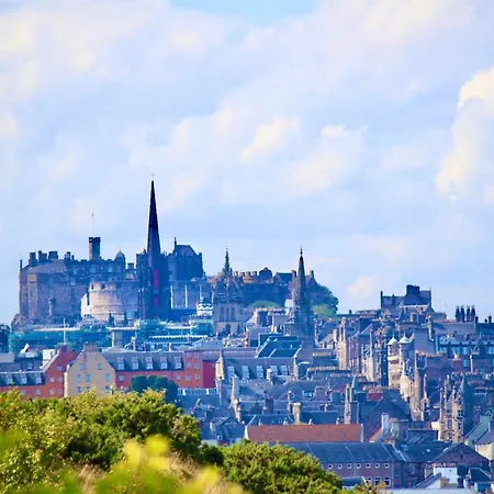 View In The Heart Of Edinburgh: Castle To Sea Apartament
