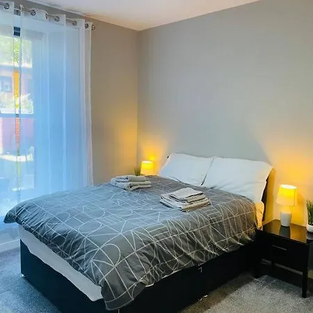 Lovely & Peaceful 2 Bedroom With En-suite, Leith, * Edinburgh