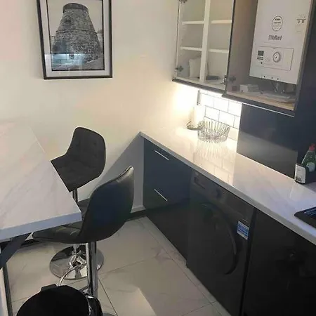 Lovely 2 Bedroom With Private Garden Apartment Edinburgh