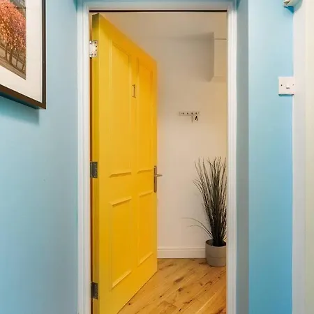 Central, Bright 2 Bed Flat - Pool & Sauna * Эдинбург