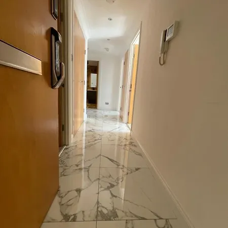 Flat On The Shore * Edinburgh