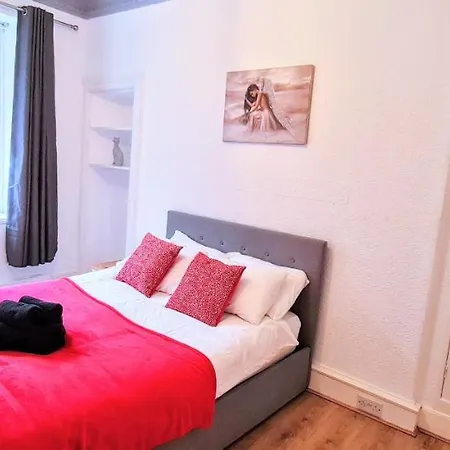 Luxury Five Bedroom Deluxe Duplex I Centre I Fully Equipped I Fountainpark