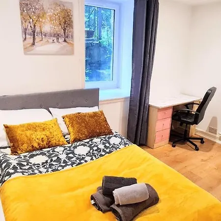 Luxury Five Bedroom Deluxe Duplex I Centre I Fully Equipped I Fountainpark