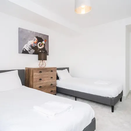 Modern 3bed Flat With Free Parking And Stunning Views
