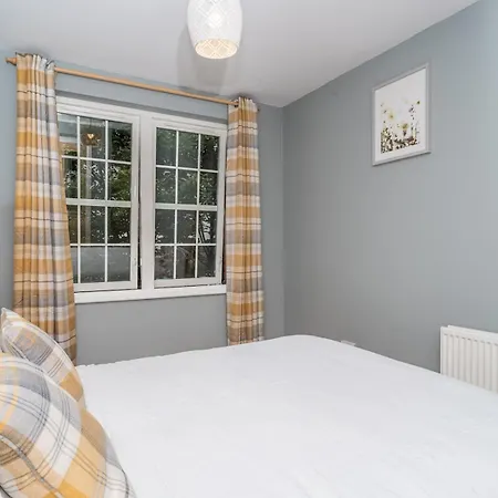 Modern Renovated 2bed Flat With Free Parking *