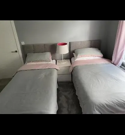 בית נופש Perfect 4 Bedroom 2 Bathroom אדינבורו